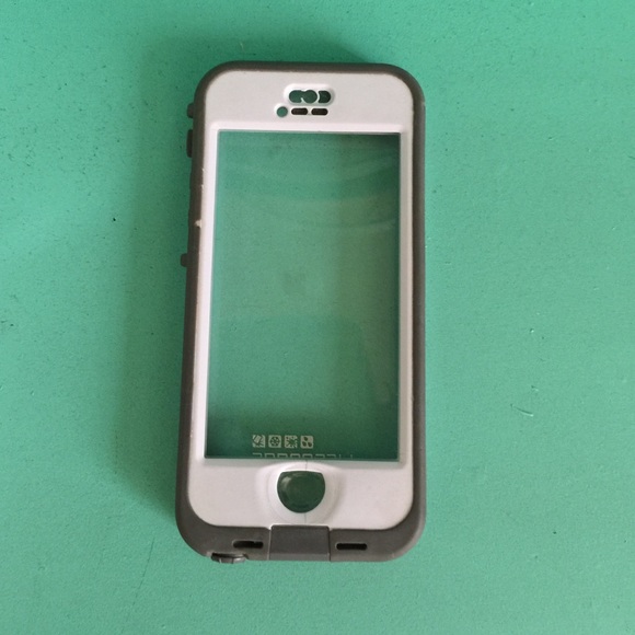 iPhone 5s lifeproof  *RESERVED*