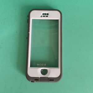 iPhone 5s lifeproof  *RESERVED*