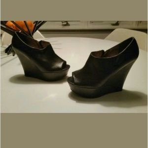 Black express open toe wedges size 8