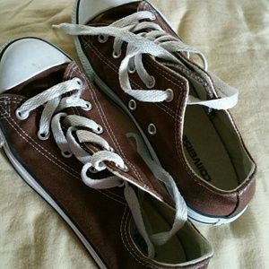 Boy Converse Brown