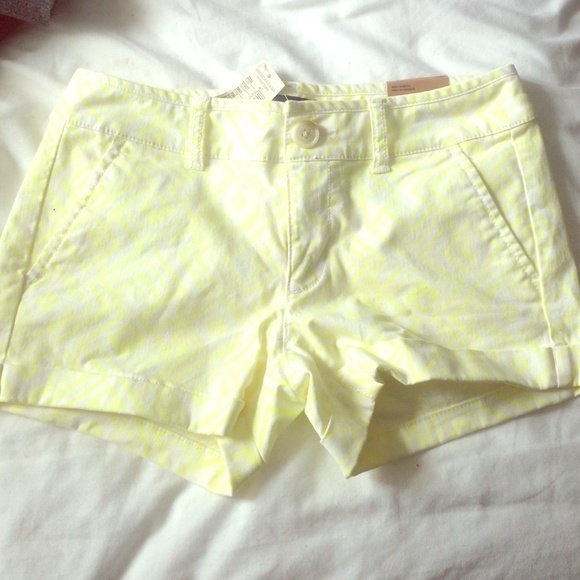 American eagle White and yellow Aztec shorts
