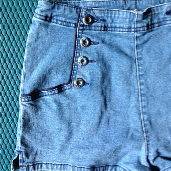 Pin-up style BDG sailor shorts - Picture 3 of 4