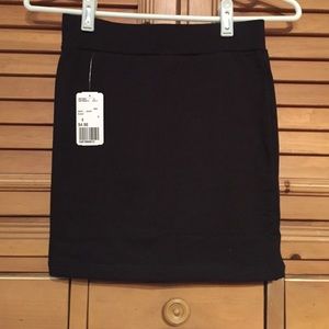 Black bodycon skirt