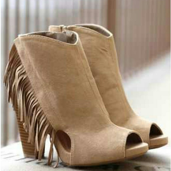 ❌SOLD❌Open Toed Booties