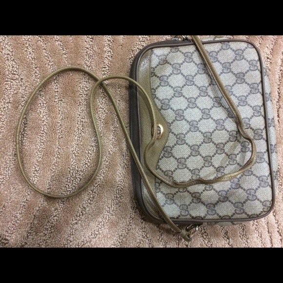 SOLD Gucci Crossbody Vintage Accessory Collection - Picture 4 of 4