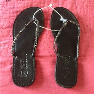BRAND NEW Roxy Sandals