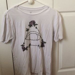 White T-Shirt with twigs and roses.