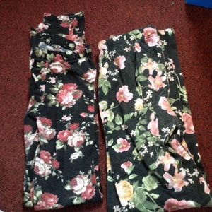 2 flowered leggings.