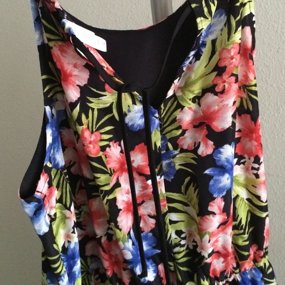 Floral dress with adjustable straps😍👗🌸 - Picture 3 of 4