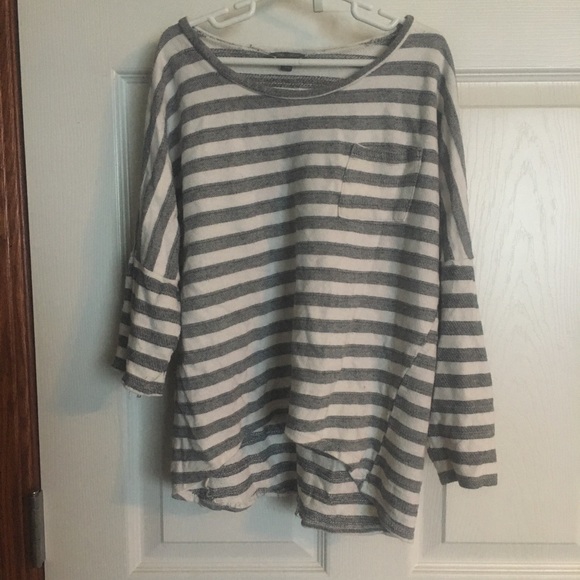 🚫 SOLD 🚫 Grey Striped Shirt - Picture 1 of 2