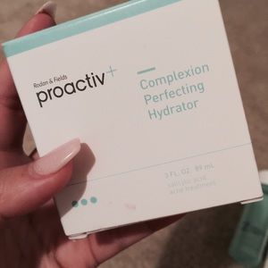 Proactive Plus Complexion Perfecting Hydrator