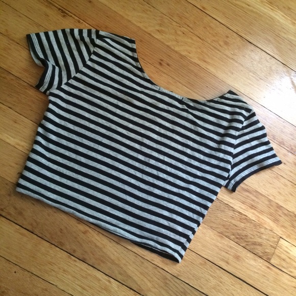 Black and Gray Striped Crop Top - Picture 3 of 3