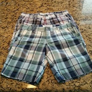Sold in a bundle Aeropostale stretch plaid shorts