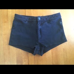 New H & M black shorts
