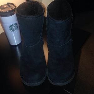 Black short UGGs