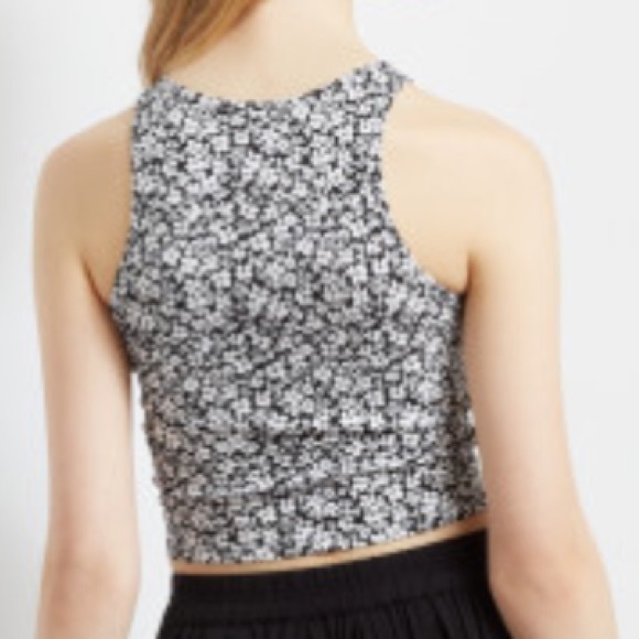 Black and white floral halter crop top - Picture 3 of 3