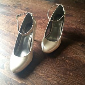 Steve Madden nude heels