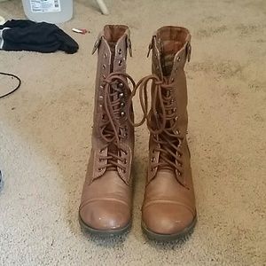 Combat boots