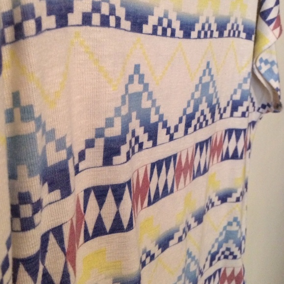 Tribal top - Picture 2 of 2