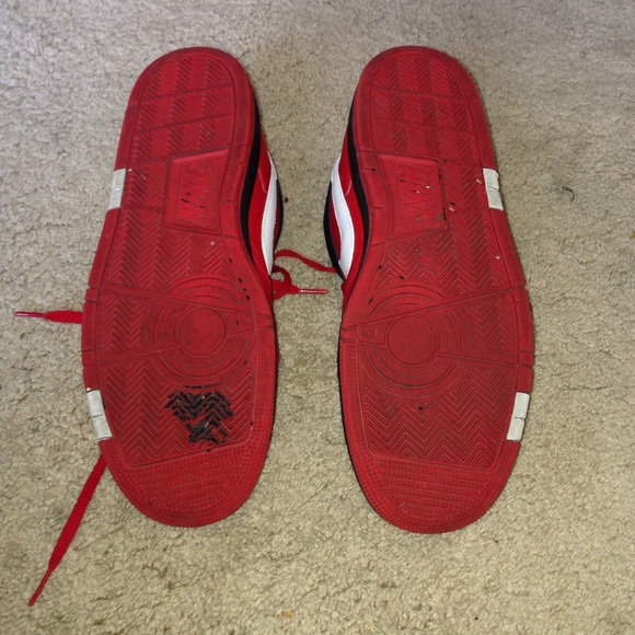 Nike - Picture 2 of 4