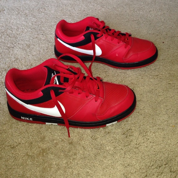 Nike - Picture 3 of 4