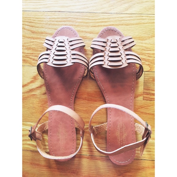 Super cute BRAND NEW sandals!