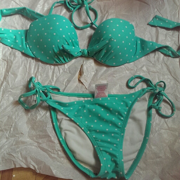 Cute turquoise polka dot bikini - Picture 1 of 4