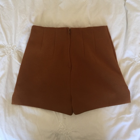 H&M high waisted camel shorts - Picture 2 of 2