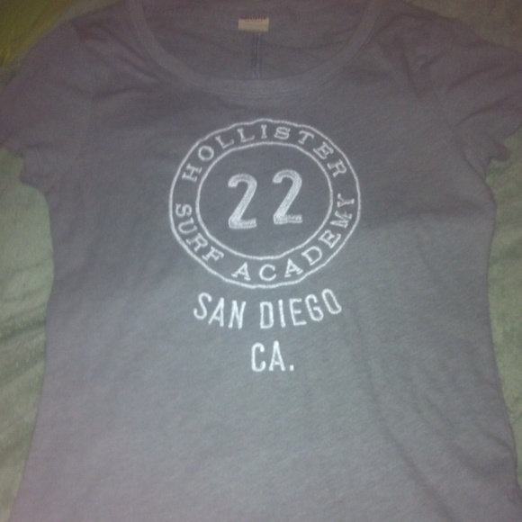 New hollister tshirt
