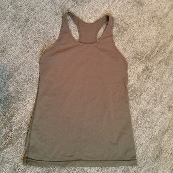 Lululemon razorback tank size 4