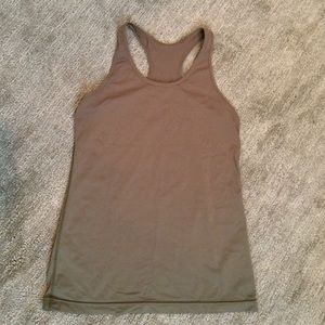 Lululemon razorback tank size 4