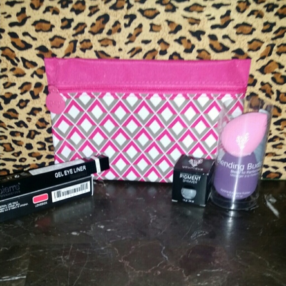 Younique Make up Bag
