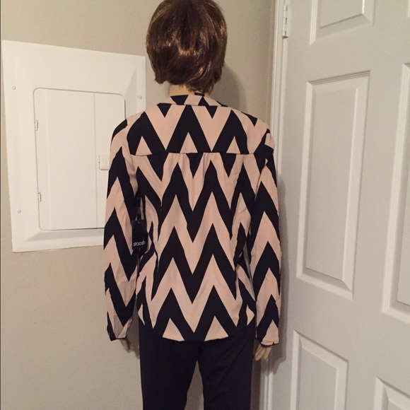 BALTIC black and taupe chevron blouse - Picture 4 of 7