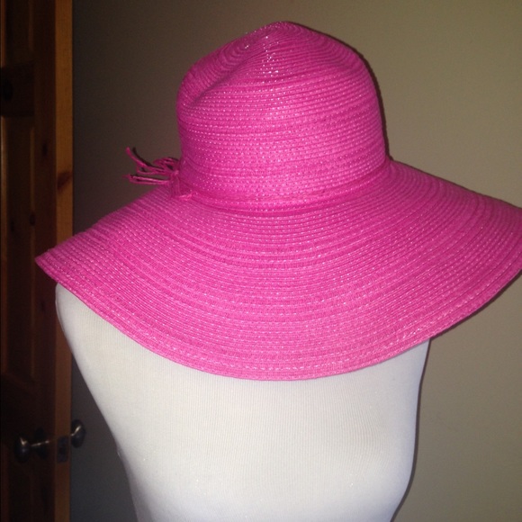 pink floppy hat, new without tags