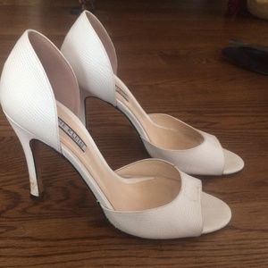 Anne Klein New York white pumps