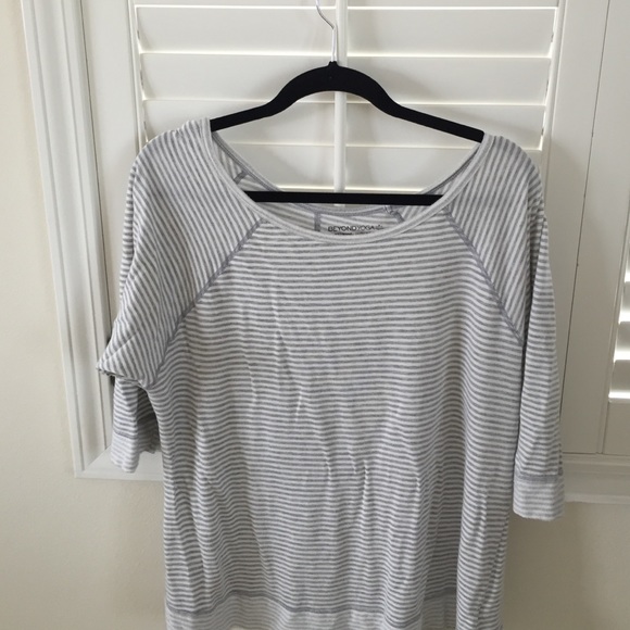 Beyond yoga 3/4 length sleeve shirt/sweater