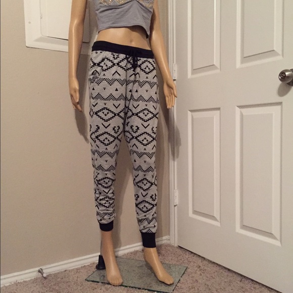 ⭐️5 STAR rated! LAST ONE! DAHLIA tribal joggers - Picture 4 of 6