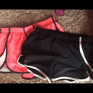 🚨SALE🚨 was $20! semi-fitted under armour shorts