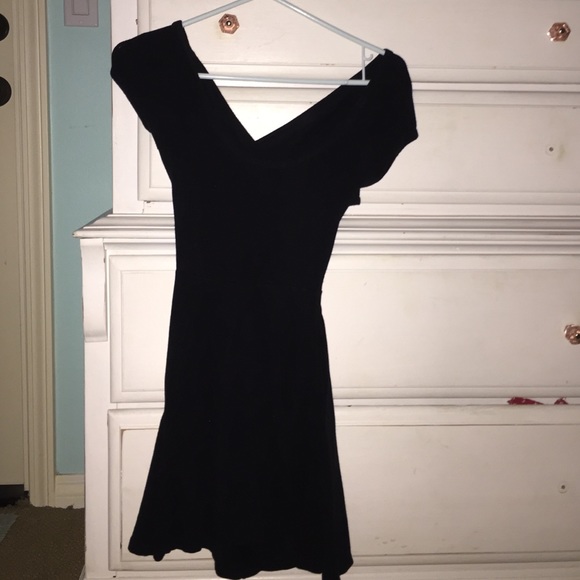 Black short sleeve dress