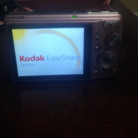 Kodak point and shoot 10.2 mega pixels camera - Picture 2 of 4