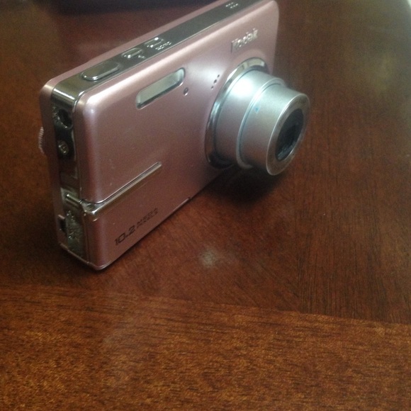 Kodak point and shoot 10.2 mega pixels camera - Picture 3 of 4