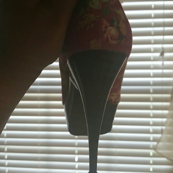 Slightly Worn Floral Pumps - Picture 2 of 3