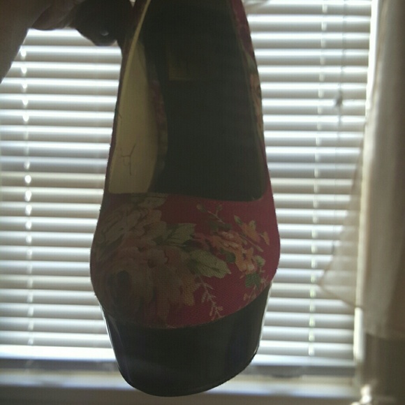 Slightly Worn Floral Pumps - Picture 3 of 3