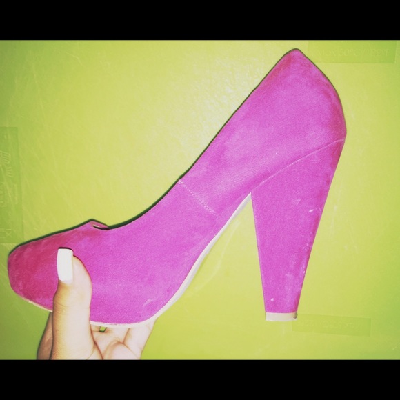 chunky fuchsia heels!