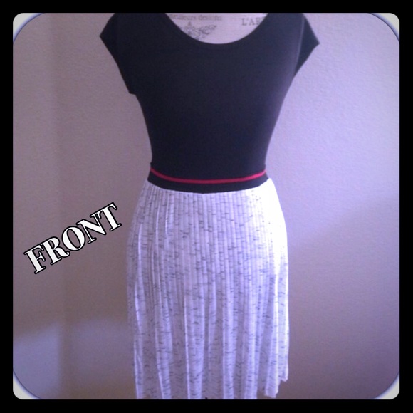 🎈COLOR BLOCK, PLEATED DRESS🎈