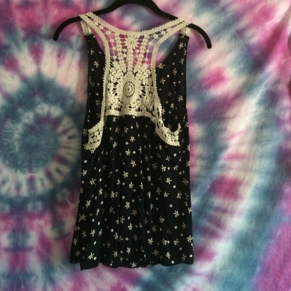 Cute top!!! - Picture 3 of 3