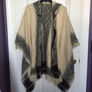 💥CLOSET CLEAR OUT💥 Black and Tan woven kimono