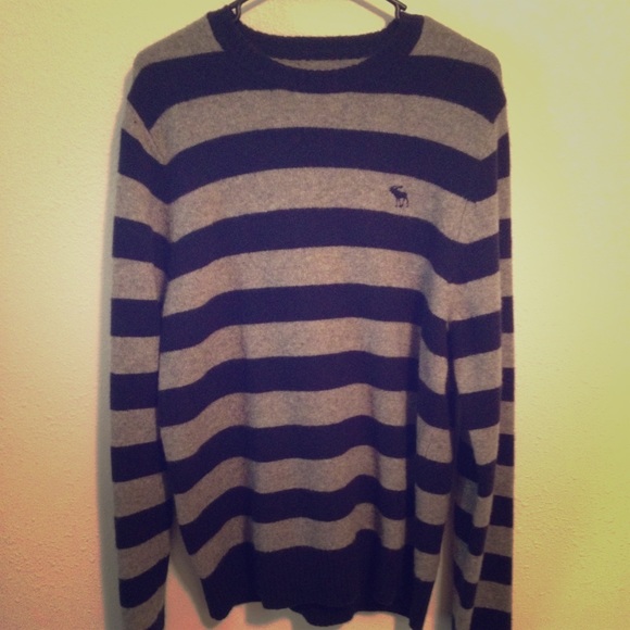 Navy blue and grey Abercrombie and Fitch sweater