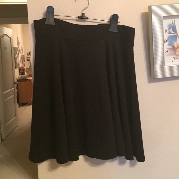 NEVER WORN H&M BLACK HIGH WAISTED CIRCLE SKIRT