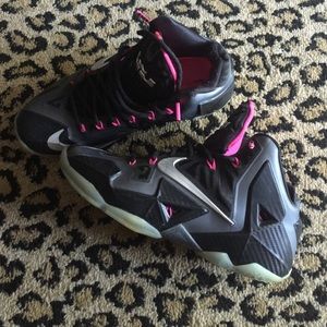 LEBRON XI MENS SNEAKERS MIAMI NIGHTS EDITION